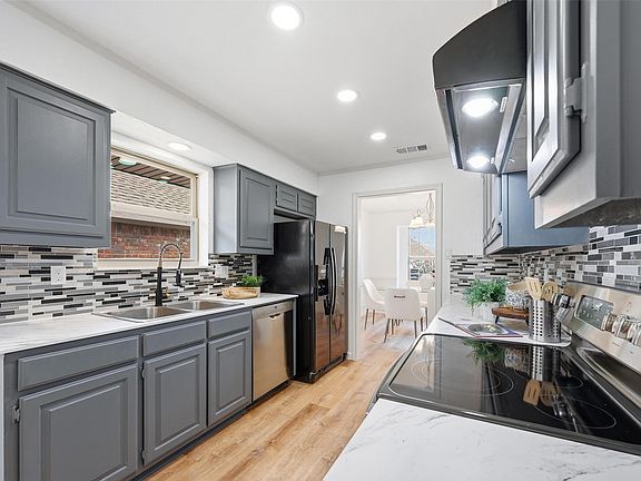 5th image of 1528 Raleigh Dr