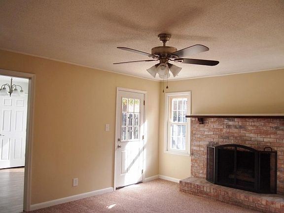 3rd image of 4906 Armstrong Dr