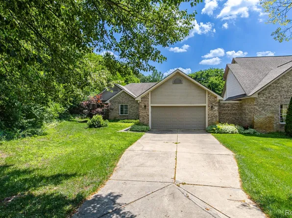 312 Reid Rd, Highland, MI 48357