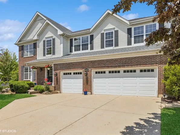 4345 Gladstone Dr, Lake In The Hills, IL 60156