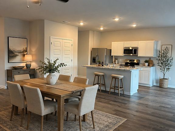 4th image of 184 Dogwood St
