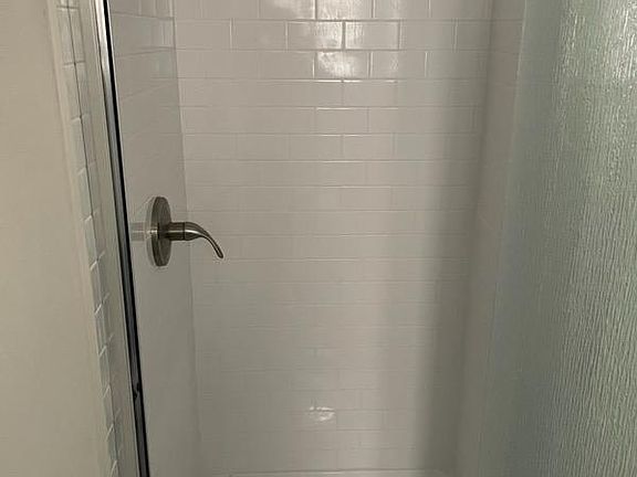 4th image of 525 Monterey Blvd