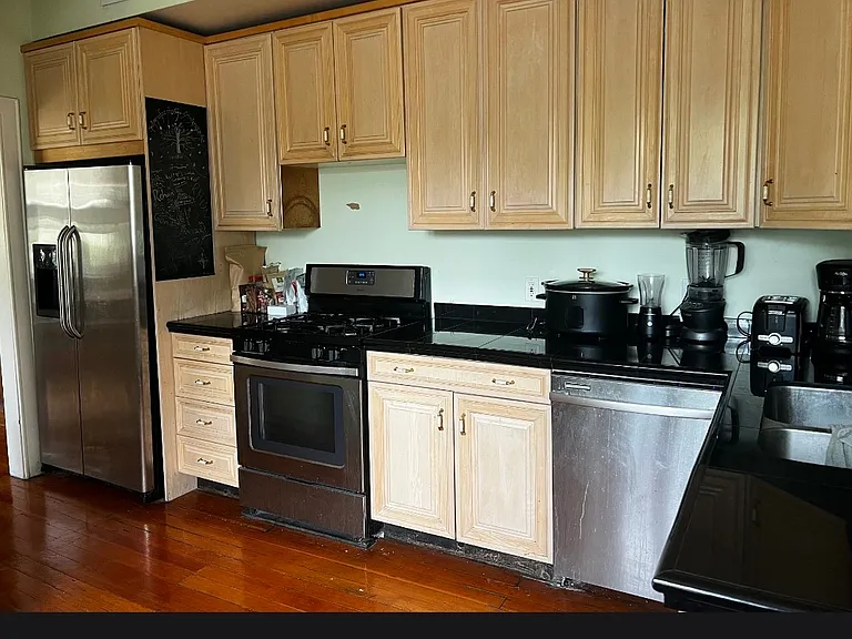 327 N Almond St — Photo 6