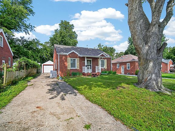 2nd image of 2204 32nd St
