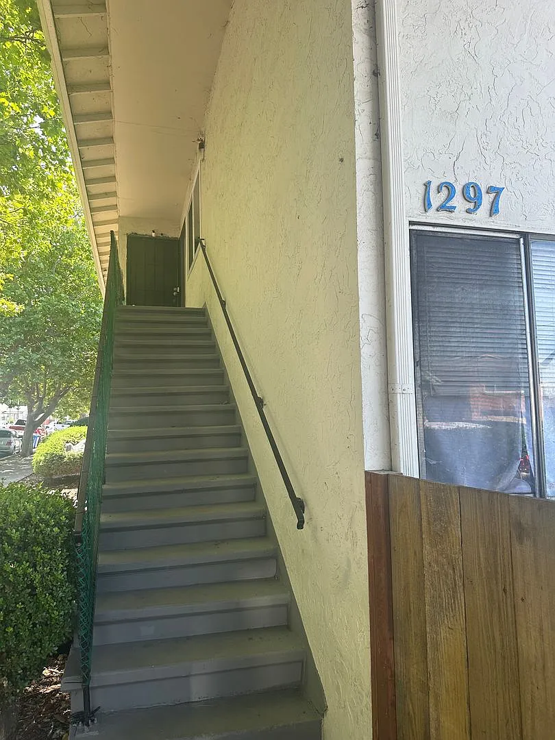 Building Photo - 1297 Plum St