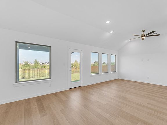 4th image of 312 Sepulveda St