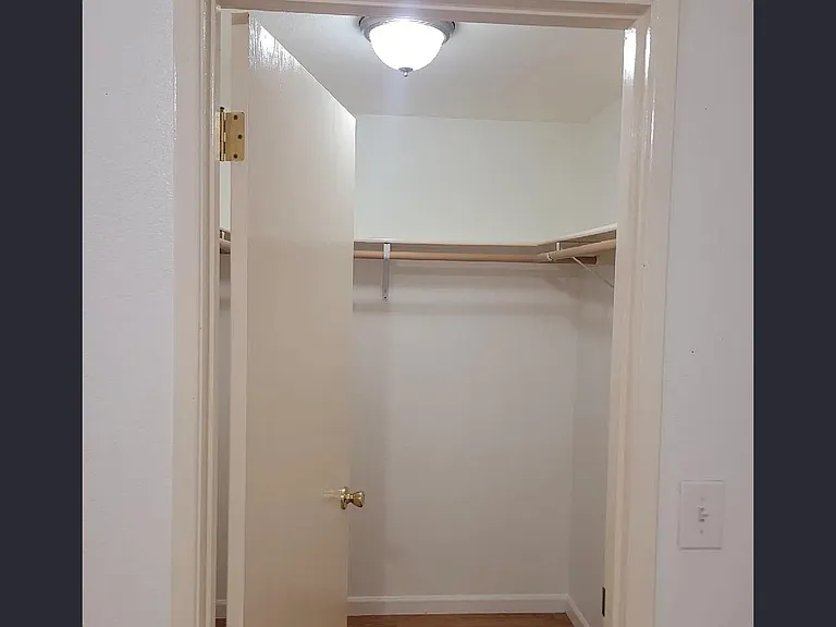 322 Scott St SE — Photo 8