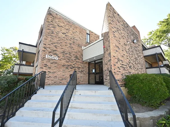1806 Hemlock Pl APT 202, Schaumburg, IL 60173