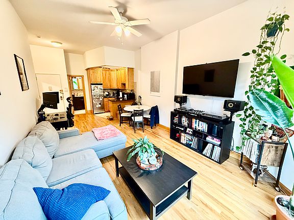 4th image of 326 W 76th St APT 4