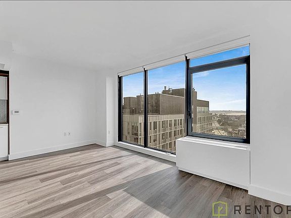 3rd image of 224 E 135th St #1804