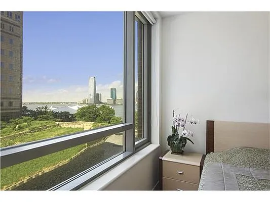 Sold by R New York | media 28