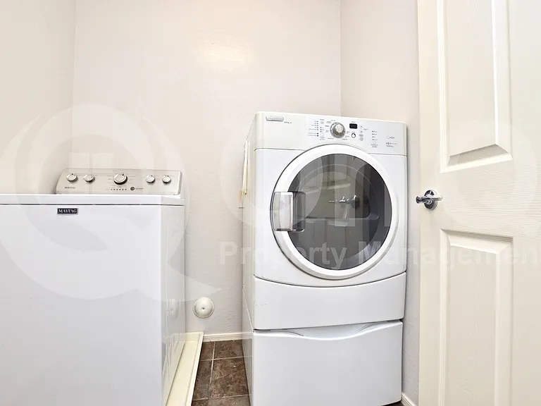 553 N Ranger Trl — Photo 21