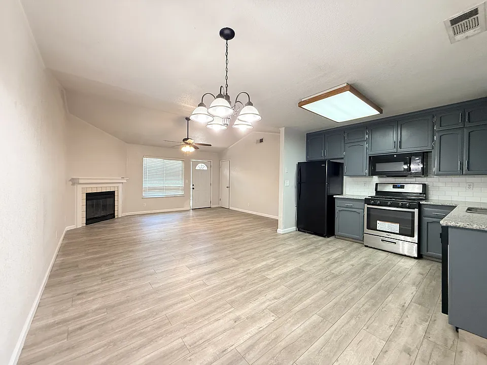 4585 N Emerson Ave #101