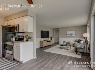 2163 Decker Rd APT 27, Walled Lake, MI 48390
