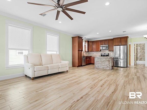 3rd image of 524 Lemoyne Dr #7
