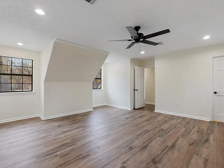 10 Woodbridge Dr — Photo 9