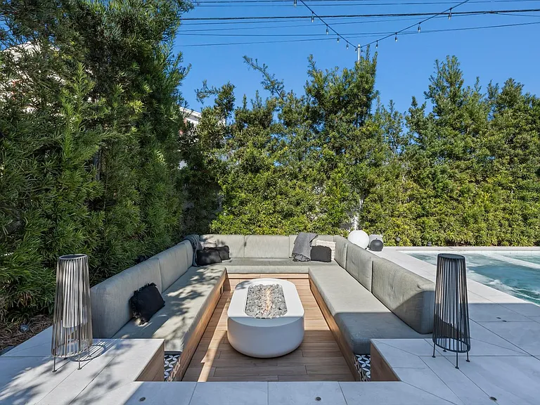 2219 Graham Ave — Photo 42