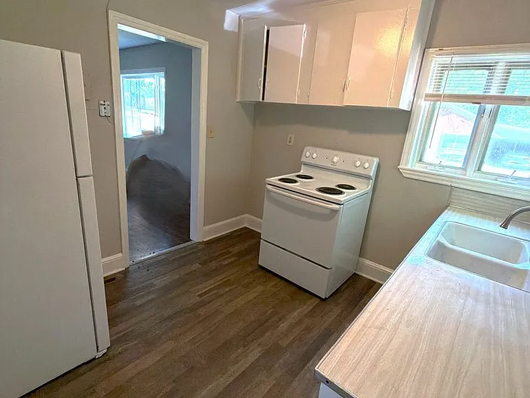 1441 Goodwin Ave — Photo 4