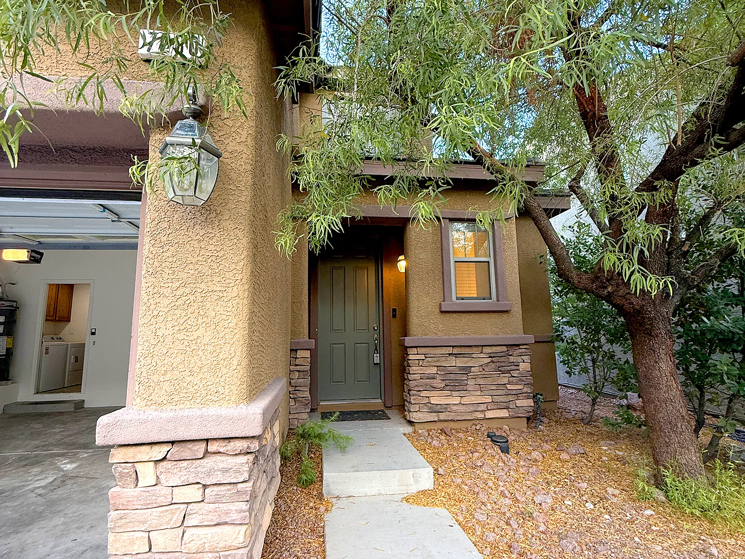 3 bed, 2.5 bath, 1451 sqft, $1,995 — Photo 2
