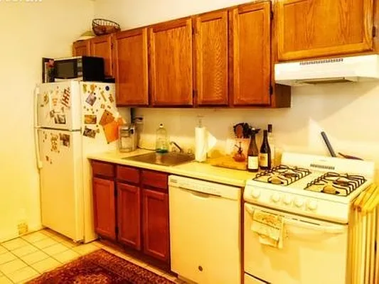 Rented by Bond New York | media 13