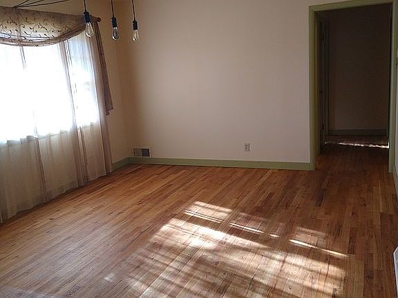 3rd image of 208 E 29th Ave