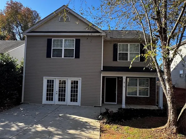 8719 Oak Dr, Charlotte, NC 28269