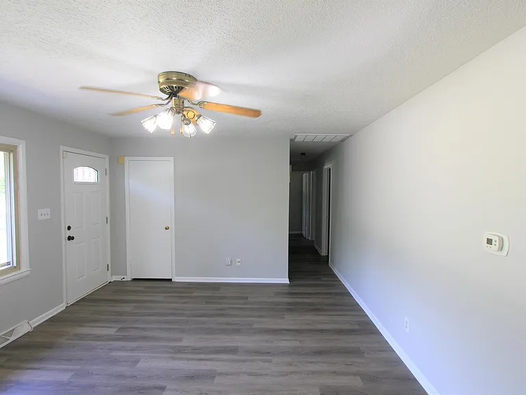 513 Thorne Dr — Photo 24