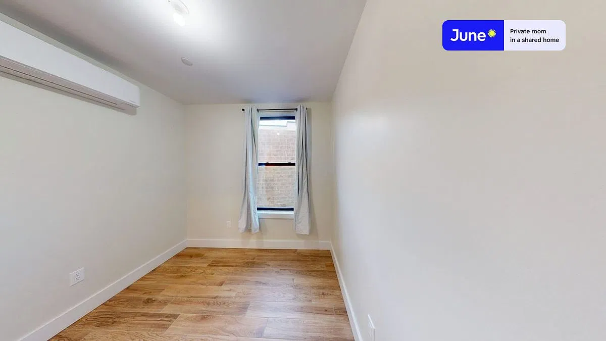 Full bedroom in 3 bed/2 bath home in Crown Heights #1833 A — Photo 2