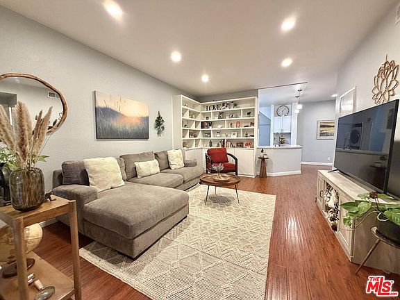 4th image of 117 N Via Colinas