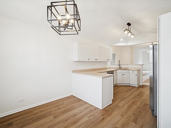 5th image of 1153 Hawthorne Ln #1153