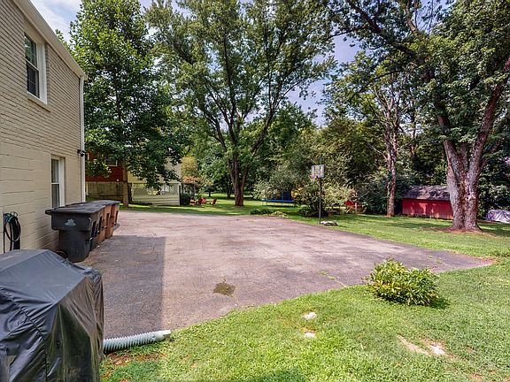 4th image of 4905 Monterey Dr