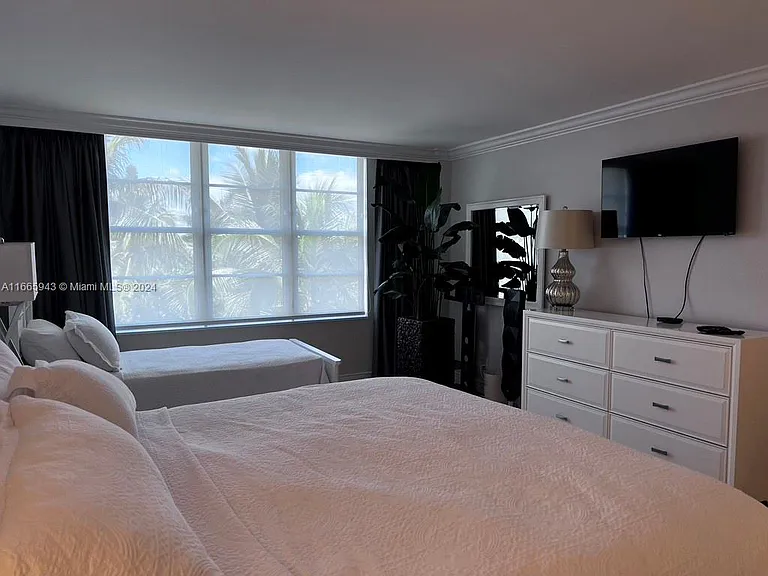 5161 Collins Ave #505 — Photo 23