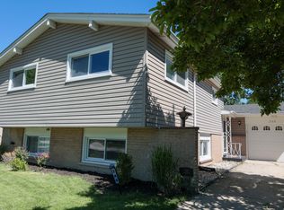 240 Brentwood Dr, Des Plaines, IL 60016