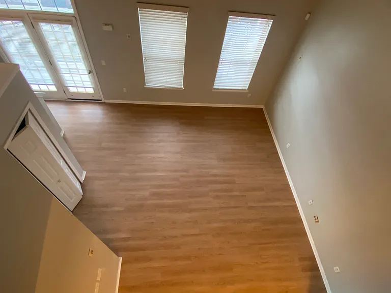 1112 Fountain View Cir — Photo 28