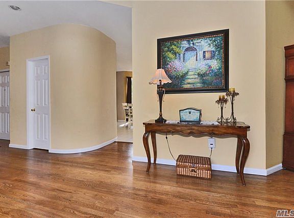 3rd image of 4 Clover Meadow Ct