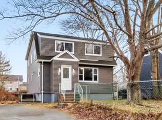 17 Lewis St, Halifax, NS B3R 1P7