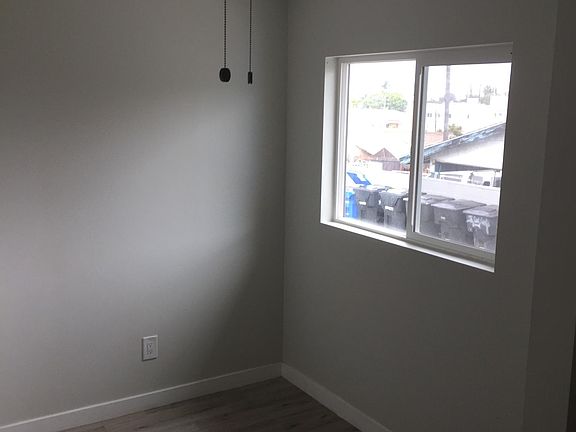 5th image of 940 N Ditman Ave
