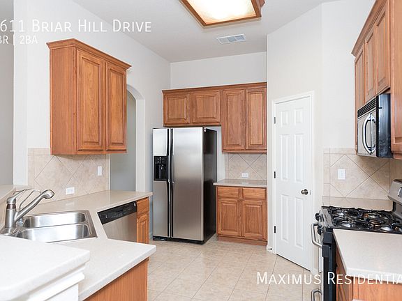 3rd image of 1611 Briar Hill Dr