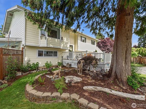 3rd image of 6878 Helena Drive NE