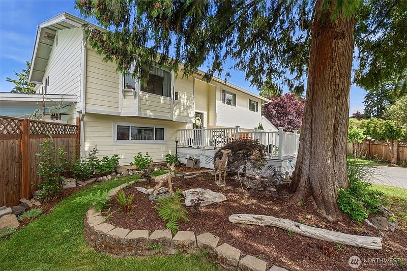 3rd image of 6878 Helena Drive NE