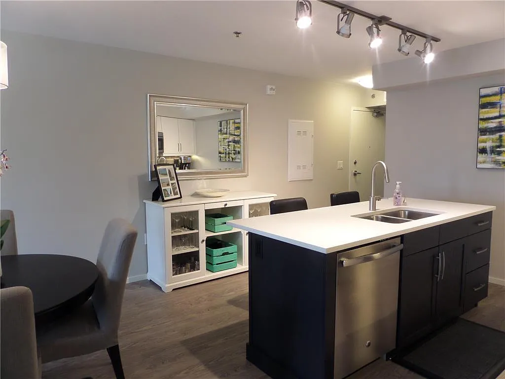 2 bed, 937 sqft, $2,050 — Photo 4