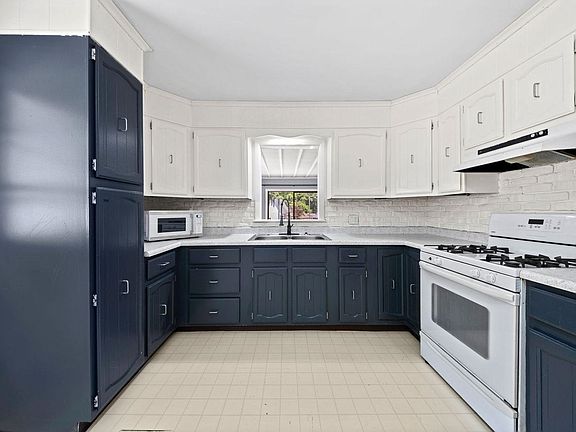 5th image of 1533 N Jefferson Dr