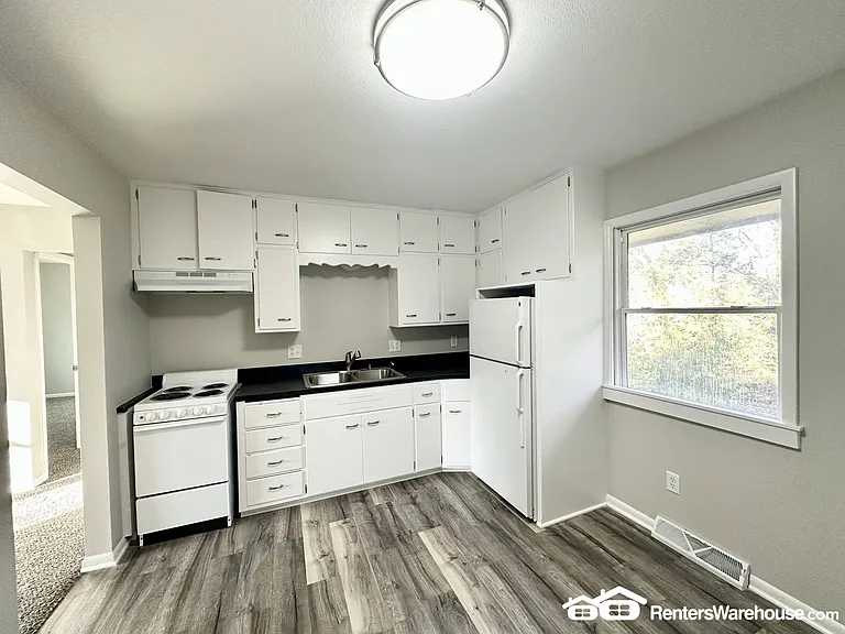 3315 SE 4th St — Photo 8