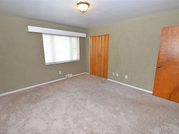 4th image of 11 Kathryn Ave