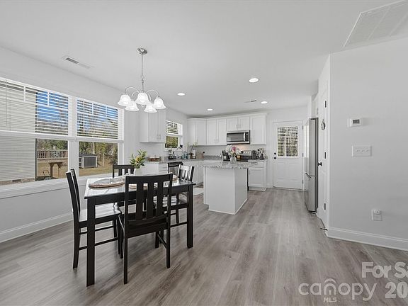 5th image of 406 Ruth Ave