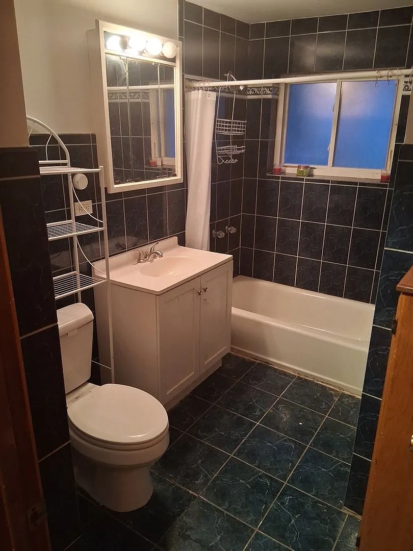 Charming 2BR Townhouse in Chicago — Photo 3