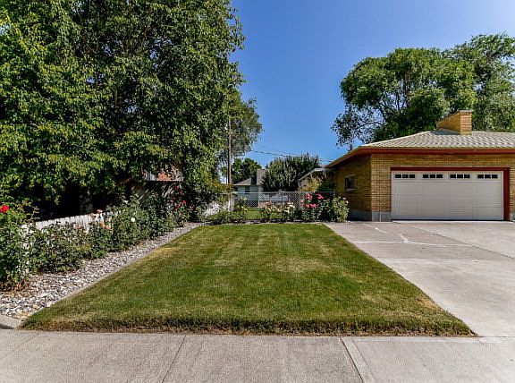 2nd image of 985 Syringa Dr