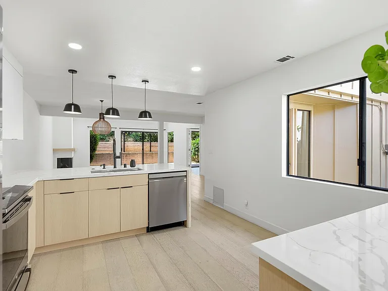 14 Calypso Ln — Photo 6