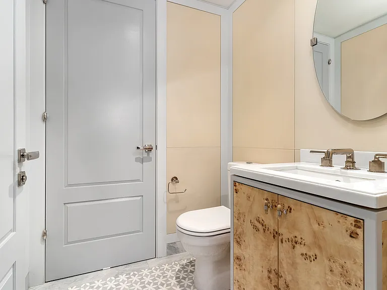 21 E 61st St #9C — Photo 8