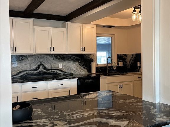 5th image of 1703 Chelmsford Rd